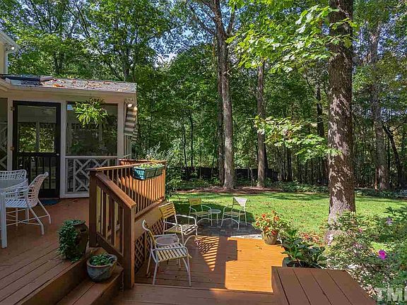 4th image of 104 Mel Oaks Dr