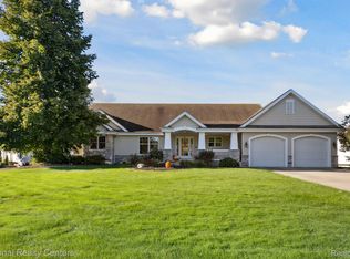4254 Oak Meadow Dr, Hudsonville, MI 49426
