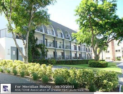 5th image of 4013 N Ocean Dr APT 102