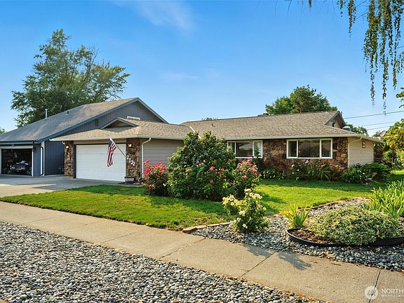 2nd image of 2122 Leonard Drive