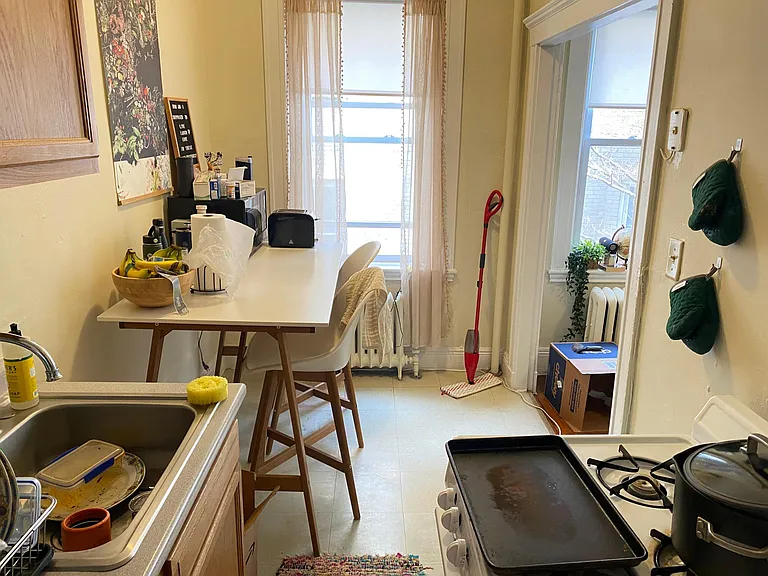 61 Woodstock Ave — Photo 10
