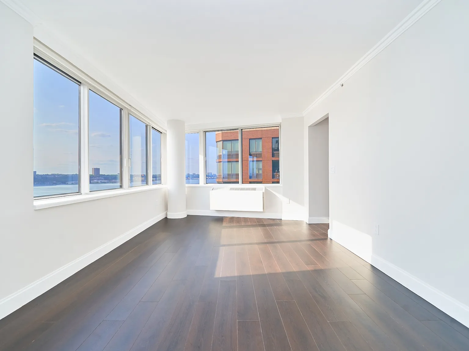 160 Riverside Boulevard — Photo 4