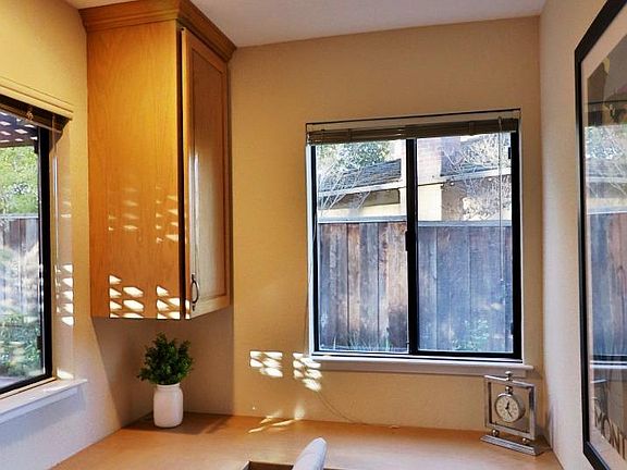 3rd image of 1096 McGregor Way