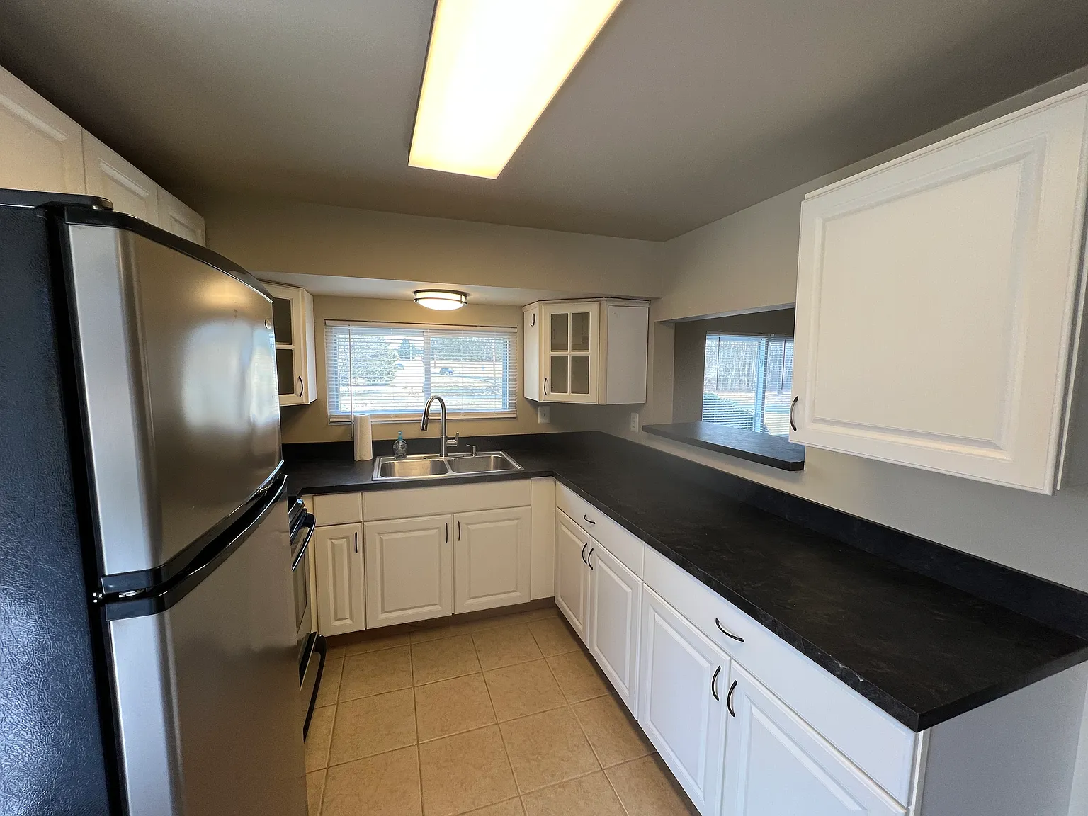 2 bed, 900 sqft, $1,900 — Photo 3