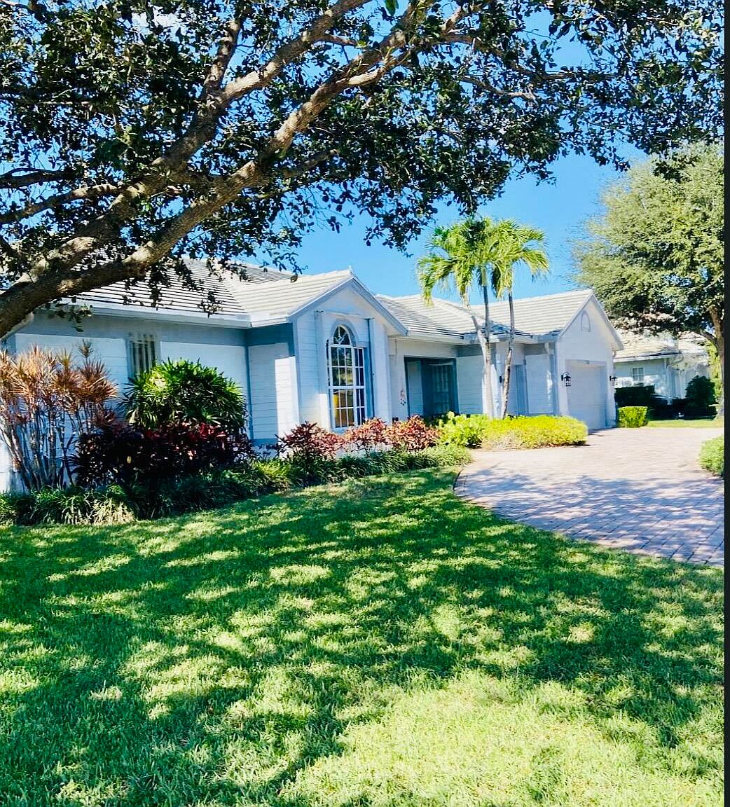 7760 SE Manhasset Place