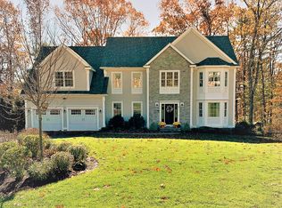 17 Hickory Ln, Topsfield, MA 01983