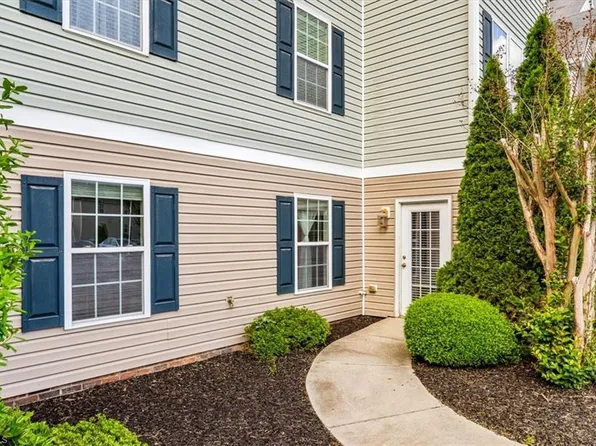 4702 Pennoak Ln, Greensboro, NC 27409