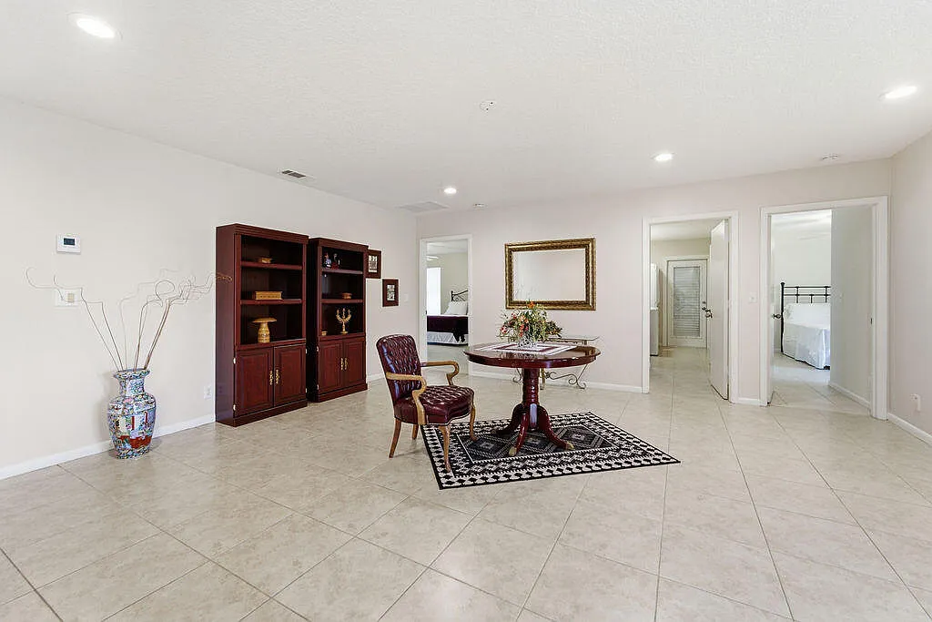 4 bed, 3.5 bath, 2546 sqft, $6,985 — Photo 2