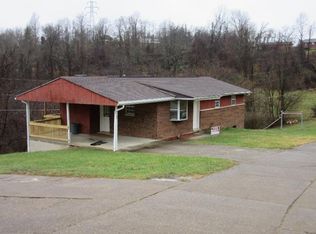 15 Circle Dr, Huntington, WV 25701