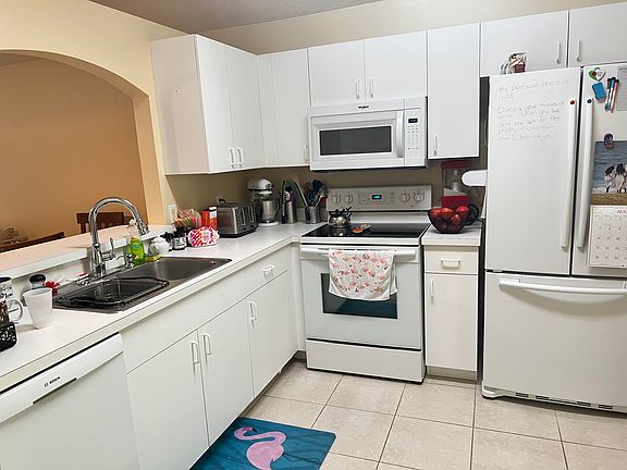 3rd image of 528 NW San Remo Cir