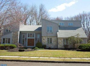 20 Hopemont Dr, Mount Laurel, NJ 08054