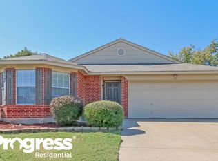 952 Fenway Ln, Saginaw, TX 76179
