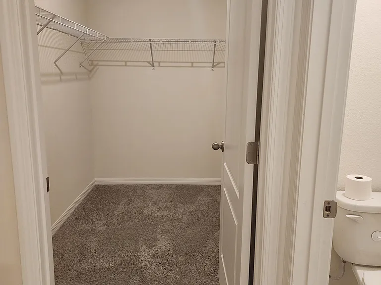 1051 Griffon Ave — Photo 16