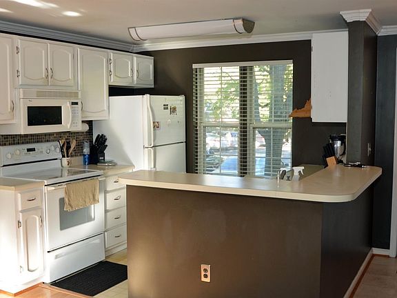 5th image of 10 Palmer Ct #D2