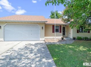 422 E Adams St, Auburn, IL 62615