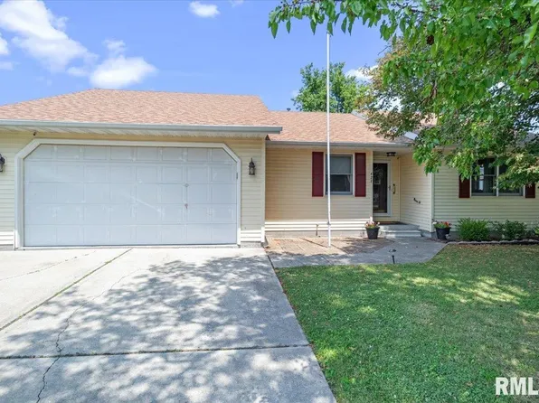 422 E Adams St, Auburn, IL 62615