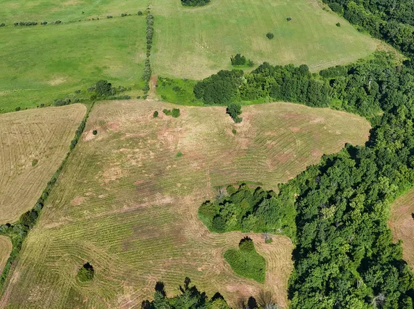 3 County Road 2580, Higbee, MO 65257