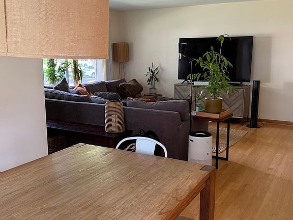3rd image of 442 N Evergreen Ave