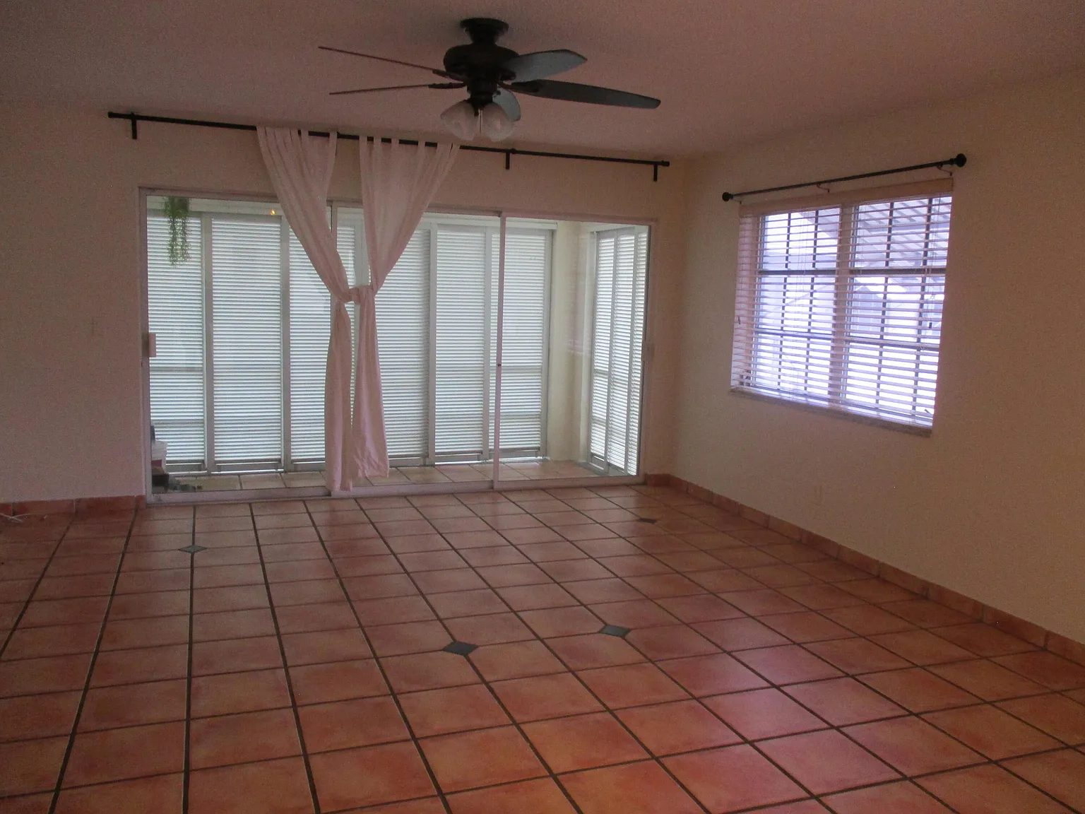 2 bed, 2.0 bath, 1030 sqft, $2,100 — Photo 3