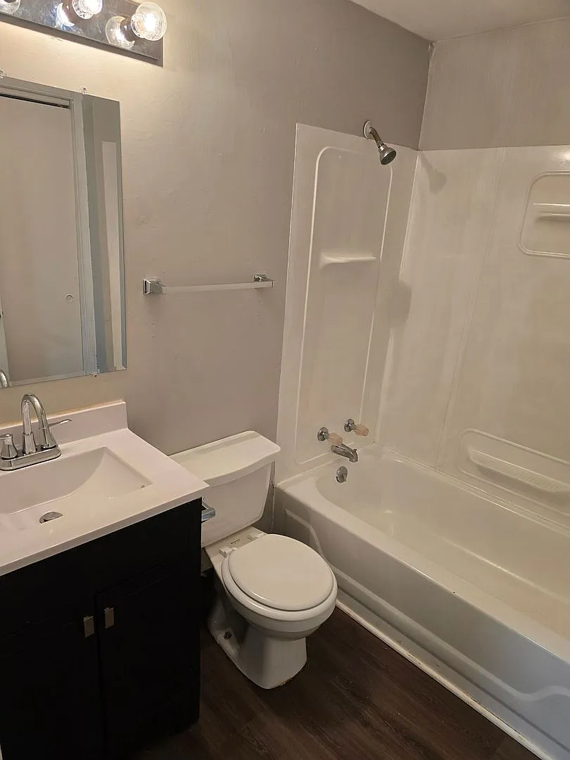 Cozy Renovated Studio Home Pet Friendly & Private! — Photo 3