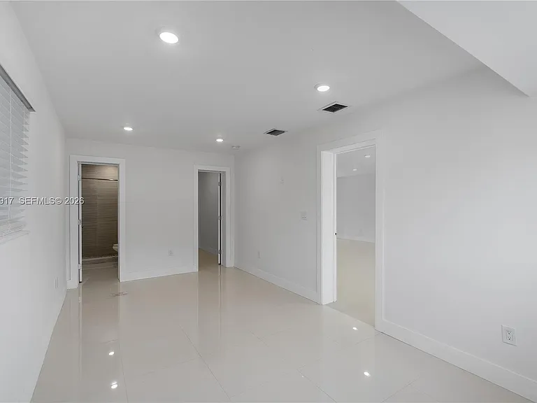 10501 SW 53rd St — Photo 32