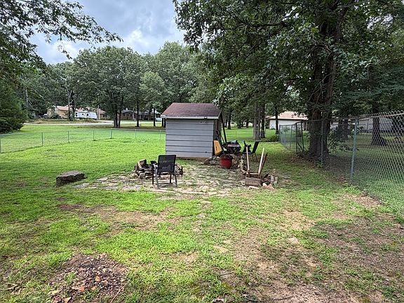 3rd image of 7 Lindsey Cir