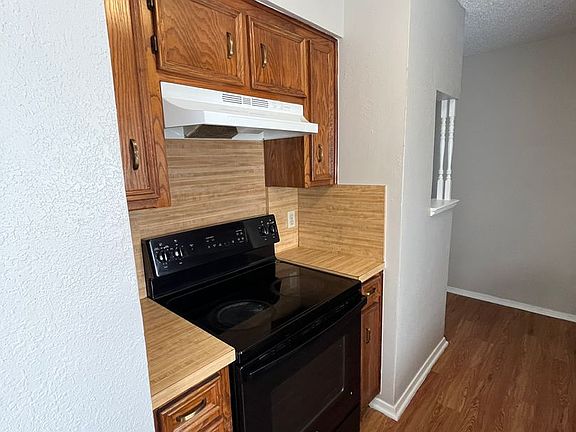 4th image of 630 Overlook Ct