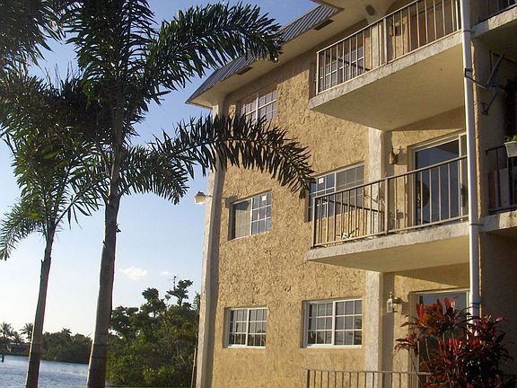 4th image of 3004 NE 5th Ter APT 204