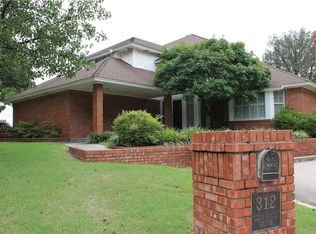 312 Club House Dr, Shawnee, OK 74801