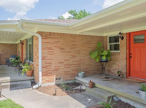 2nd image of 1201 Glenhaven Dr