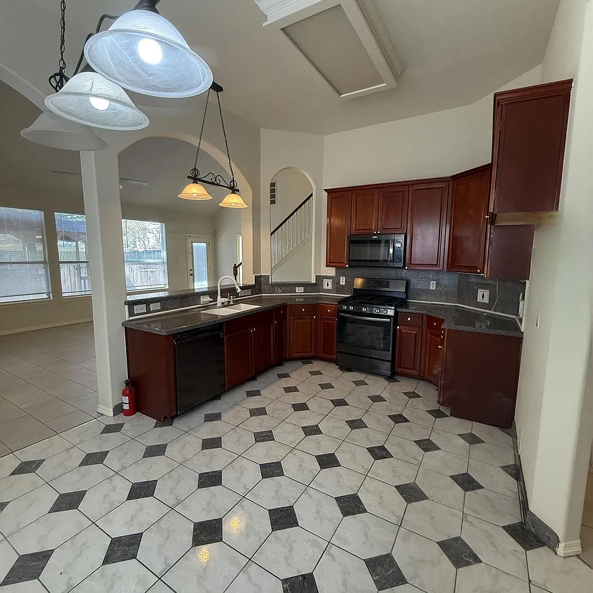 4 bed, 2.5 bath, 1965 sqft, $2,000 — Photo 4