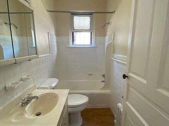 4th image of 310 N 33rd St APT 1R