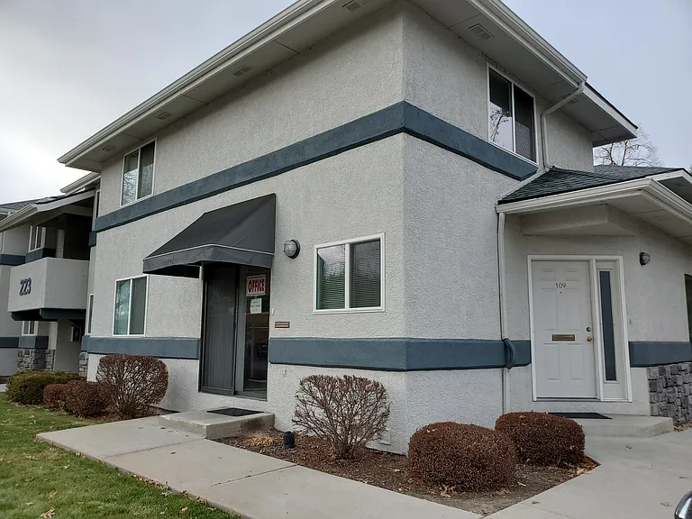 Cobblestone Court Apartments — Photo 13