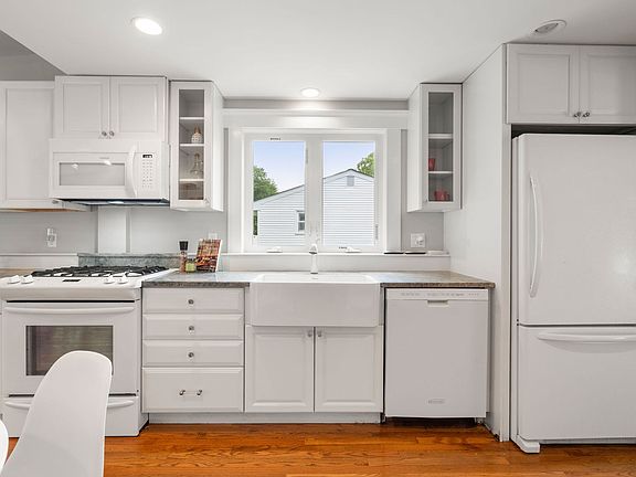 5th image of 203 Channing Rd