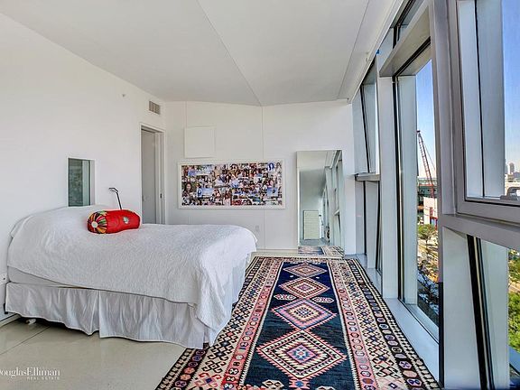 3rd image of 100 11th Ave APT 8A