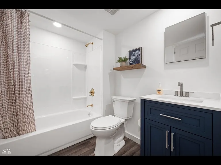 415 S Grand Ave — Photo 10