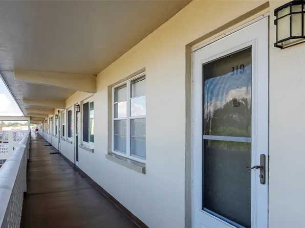 8101 11th St N APT 319, Saint Petersburg, FL 33702