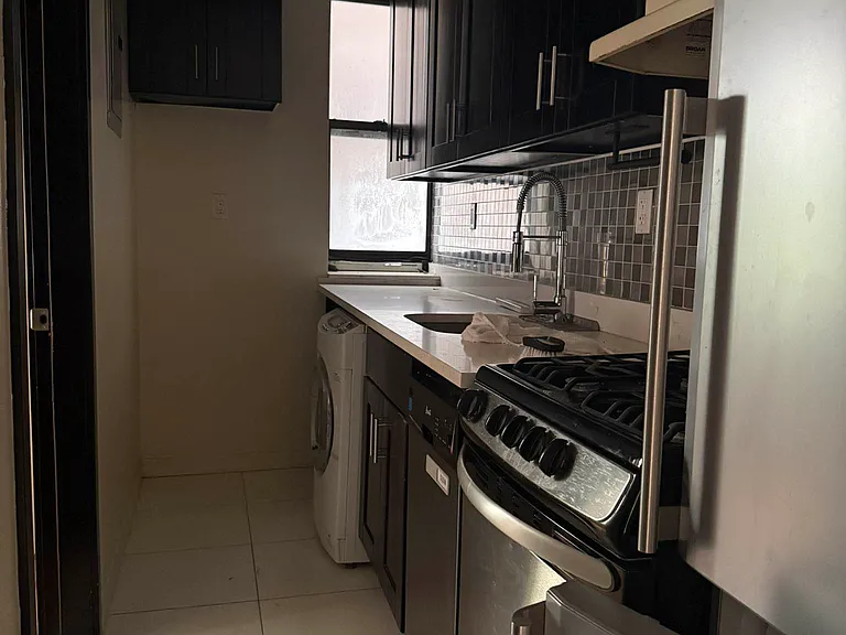 9 Central Park N #4 — Photo 1