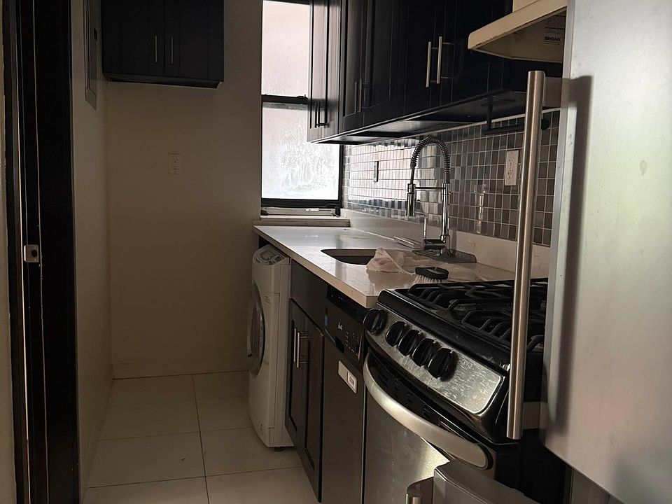 1st image of 9 Central Park N #4