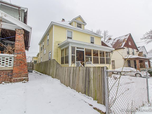 3rd image of 900 Bates St SE