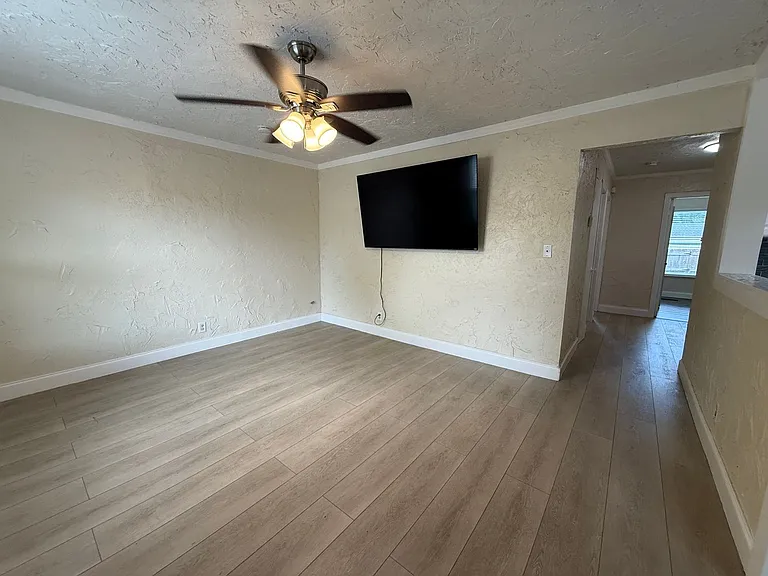 3833 Iris St N — Photo 5