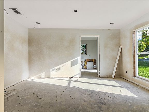 5th image of 9917 Sandalwood Dr