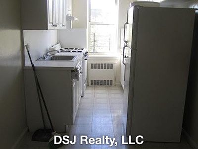 5th image of 9 Murdock Ct APT 6D