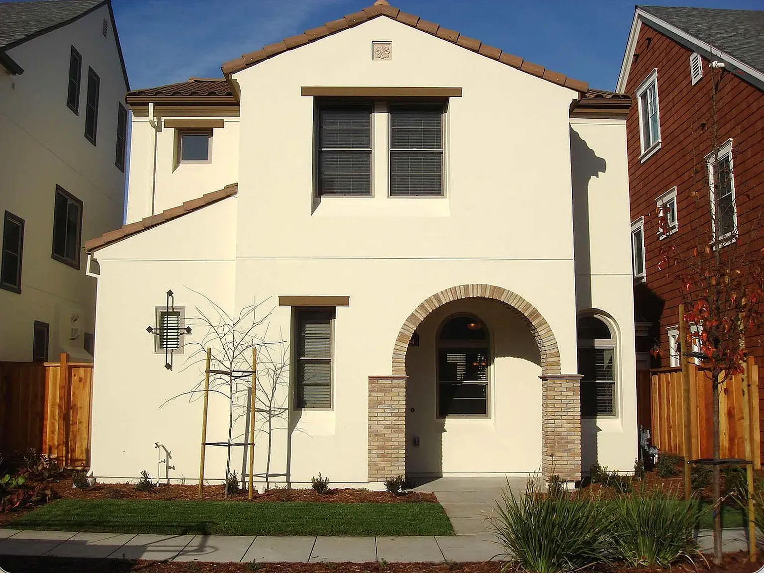 3 bed, 2.5 bath, 1679 sqft, $6,844 — Photo 1