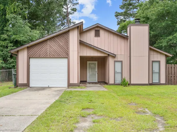 920 Inglewood Ln, Fayetteville, NC 28314