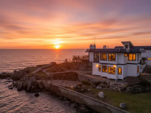 5482 Hill Rd, Sechelt, BC V7Z 0N2