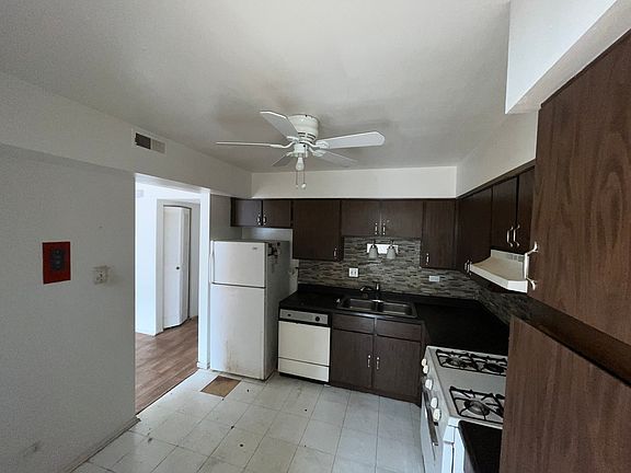 4th image of 828 Sandra Dr APT 1E