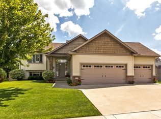 2334 Crimson Ridge Dr NW, Rochester, MN 55901