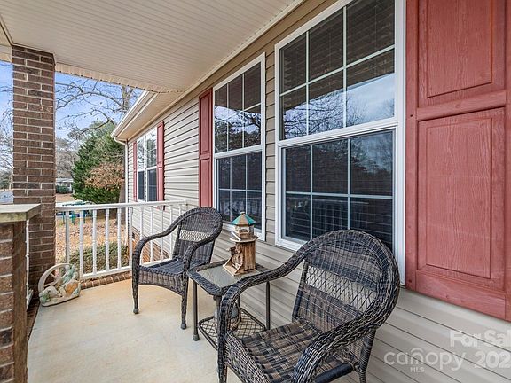 3rd image of 2752 14th Avenue Pl NE
