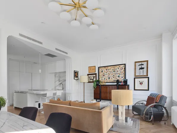 21 East 22nd Street image 2 of 10